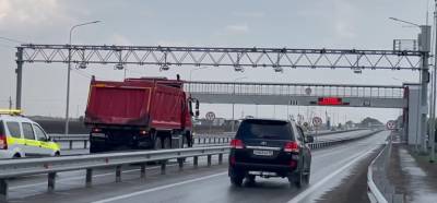 Уральские дорожники придумали, как уберечь надземные переходы от фур