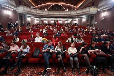 Свыше 33 тысяч человек посетили обновленный кинотеатр «Художественный» за месяц - vm.ru - Реконструкция
