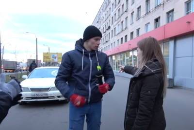 Петербурженка ударила кулаком в лицо активиста «СтопХама» и получила ответный удар