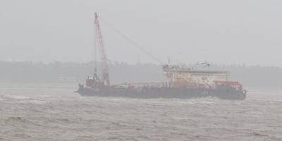 Циклон Тауктаэ/Tauktae в Индии - У Мумбаи затонула баржа, 90 человек пропали, видео - ТЕЛЕГРАФ