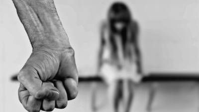 Педофил изнасиловал семилетнюю девочку посреди дня в Сочи