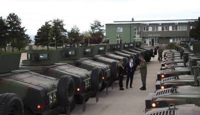 Косовские боевики получили новую партию американских броневиков