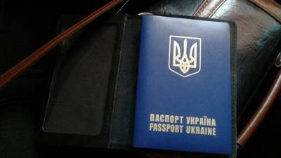 Взбесившаяся украинка выкинула свой паспорт из-за отказа на въезд в Турцию
