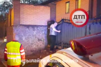 Киевлянин под амфетамином заблокировал движение транспорта и начал бить окна авто