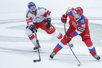 Сборная России по хоккею провела первую тренировку в Риге: cтали известны сочетания звеньев - sport.ru - Рига - Латвия