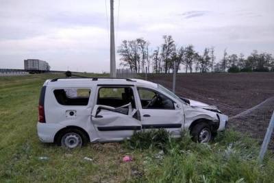 На Кубани в перевернувшемся авто пострадали четыре пассажира