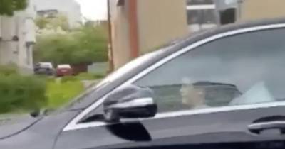 «Не подумал»: в Калининграде оштрафовали мужчину, посадившего за руль пятилетнего сына (видео)
