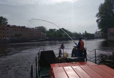 Экологи очистили акваторию Фонтанки от радужных пятен - neva.today - Санкт-Петербург - Экология