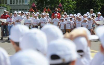 Порядка 1855 стационарных детских лагерей заработают в России летом