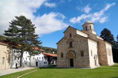 Косовские сепаратисты добиваются исключения сербского монастыря из...