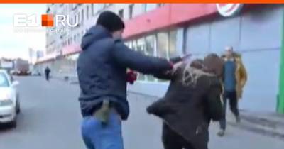 В Петербурге автомобилистка ударила активиста «СтопХама». Он ответил тем же