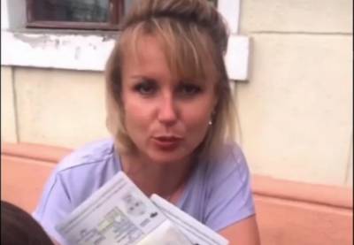 Пограничники отреагировали на скандал с туристкой, которая выбросила украинские паспорта