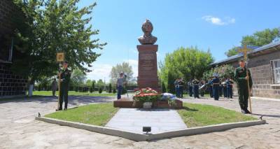 Памятники Суворову открыли на российской военной базе в Гюмри. Фото
