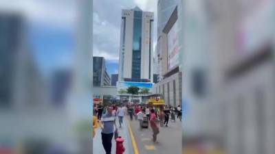 В китайском Шэньчжэне эвакуировали 355-метровый небоскреб из-за вибраций конструкции