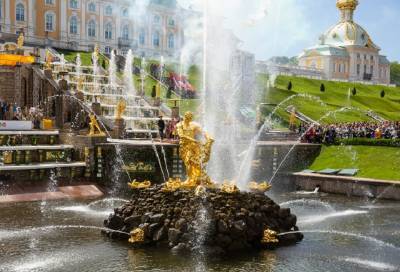 Фото: Весенний праздник фонтанов пройдет в Петергофе 22 мая