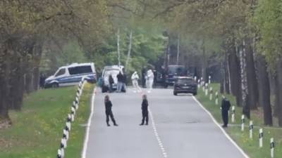 На шоссе в Нижней Саксонии нашли тело маленький девочки: куда ведет след