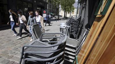 Террасы ресторанов и музеи ждут посетителей: новый этап снятия ограничений во Франции