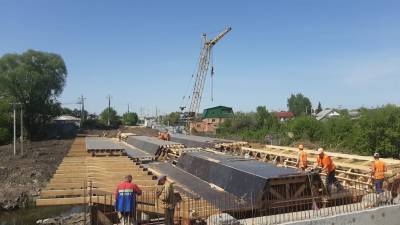 В посёлке Дачный начали монтаж пролётов нового моста
