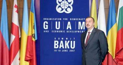 Азербайджан в игру не пустила Турция: в ГУМ-е же сообразили на троих для вступления в ЕС
