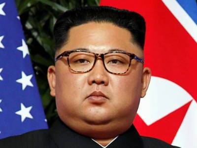 Daily Mirror: Ким Чен Ын, опасаясь свержения режима, запретил узкие джинсы и прическу, как у Виктора Цоя