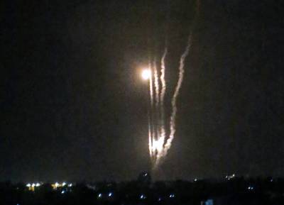 ХАМАС обстрелял базы ВВС Израиля; авиация бомбит в Газе