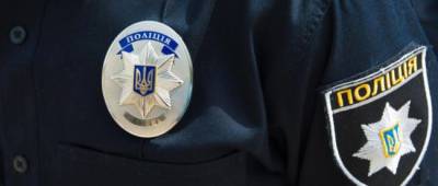 В сети ходит видео как полиция Киева «подбрасывает наркотики» задержанному. У полиции своя версия