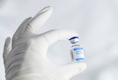 Более 625 тысяч петербуржцев вакцинировались от COVID-19