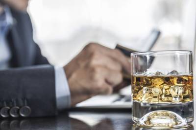 Исследование: потребление алкоголя в любом количестве вредно для мозга