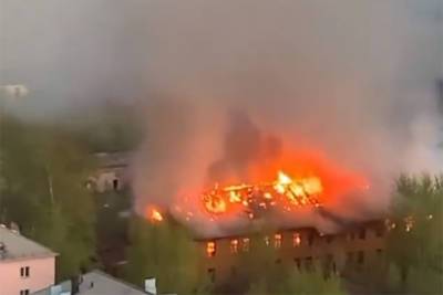 Дом площадью 1000 кв. м сгорел в Красноярске на ул. Армейская