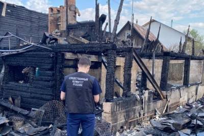 Двое пенсионеров погибли при пожаре в СНТ Екатеринбурга