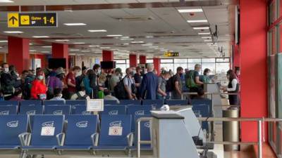 Хроники коронавируса: Россия эвакуировала застрявших в Непале туристов