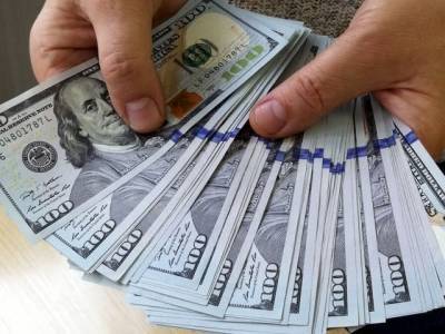 Южноуральцу грозит срок за обмен поддельных долларов в банке
