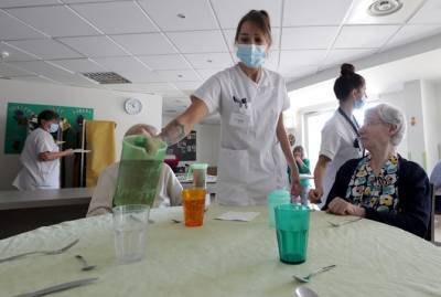 За сутки коронавирусом заболели более пяти тысяч украинцев