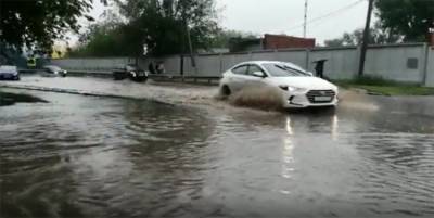 Мощнейший ливень парализовал движение на дорогах Ростова