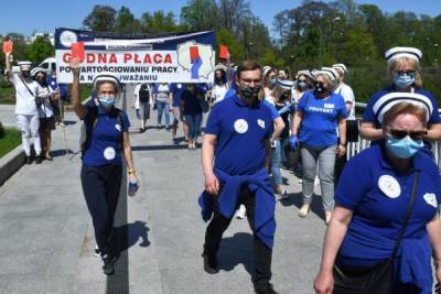 Профсоюз медсестёр Польши предупредил о всеобщей забастовке из-за низких заработков