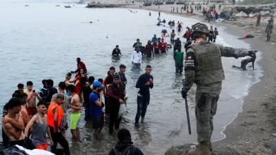 Не менее 6 тысяч мигрантов попытались перебраться в Испанию за один день