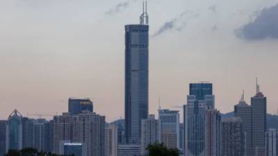 В Китае внезапно дал крен небоскреб SEG Plaza: началась паника