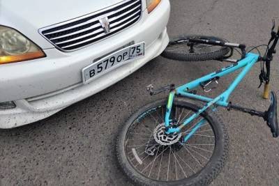 Полиция проверит инцидент с велосипедисткой, которую в Чите сбила женщина на Toyota Mark