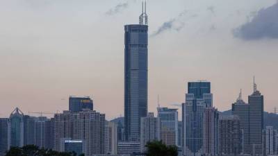 В Китае завибрировал и накренился 350-метровый небоскреб