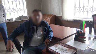 Видео из Сети. Мужчина бежал из России после попытки дать взятку новосибирскому полицейскому