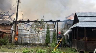 В Ивано-Франковской области горит строительный магазин