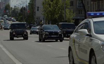 В Киеве заметили машину президента Франции? Видео уже в сети