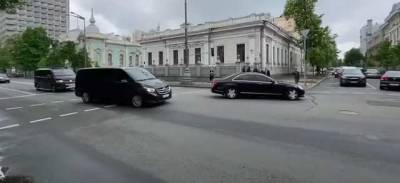 Кортеж премьер-министра Шмыгаля проехал по центру Киева под выключенные светофоры