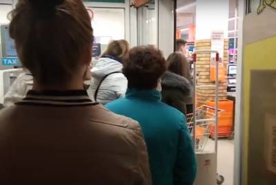 Трое пьяных мужчин устроили драку в супермаркете Харьковщины: полиция просит о помощи