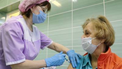 Почти 14 миллионов россиян привились первой дозой препарата от коронавируса