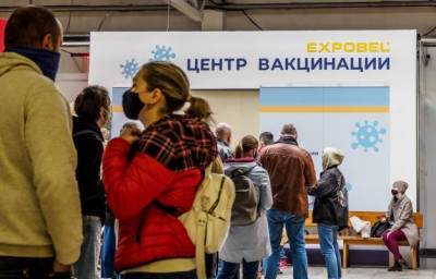 В Белоруссии образовалась огромная очередь на вакцинацию от коронавируса