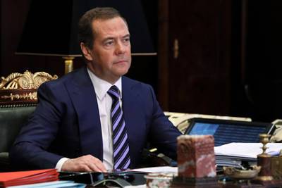 Медведев назвал санкции Запада отравой жизни будущего поколения