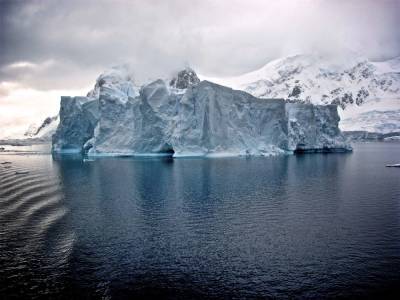 Самый большой в мире айсберг откололся от Антарктиды