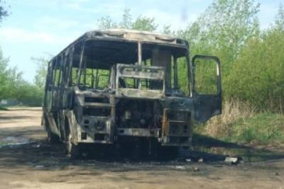 На дороге в Тверской области дотла сгорел пассажирский автобус