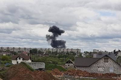 В белорусском городе самолет врезался в частный дом